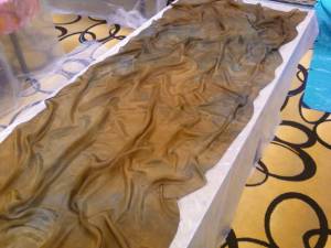 1_laying out silk